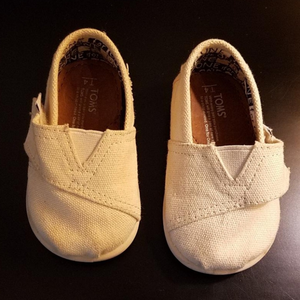TOMS toddler size 4
